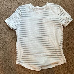LULULEMON SCOOP HEM TEE - BASICALLY NEW
